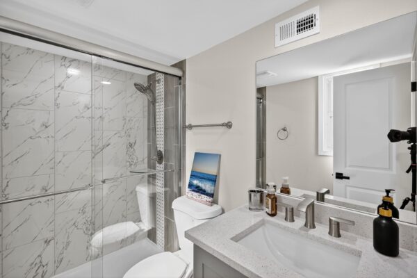 624_Braddock_Ave_Daytona_Beach_FL_32118_USA-Bathroom-_MG_6356_7_8